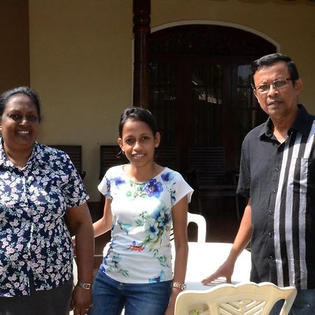 Gondolas Holiday Lanka Ragama Екстериор снимка