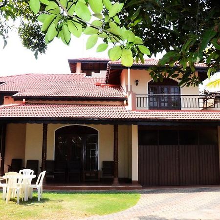 Gondolas Holiday Lanka Ragama Екстериор снимка