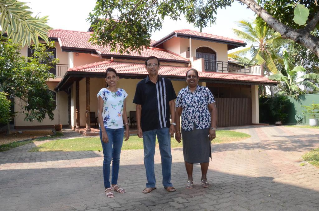 Gondolas Holiday Lanka Ragama Екстериор снимка